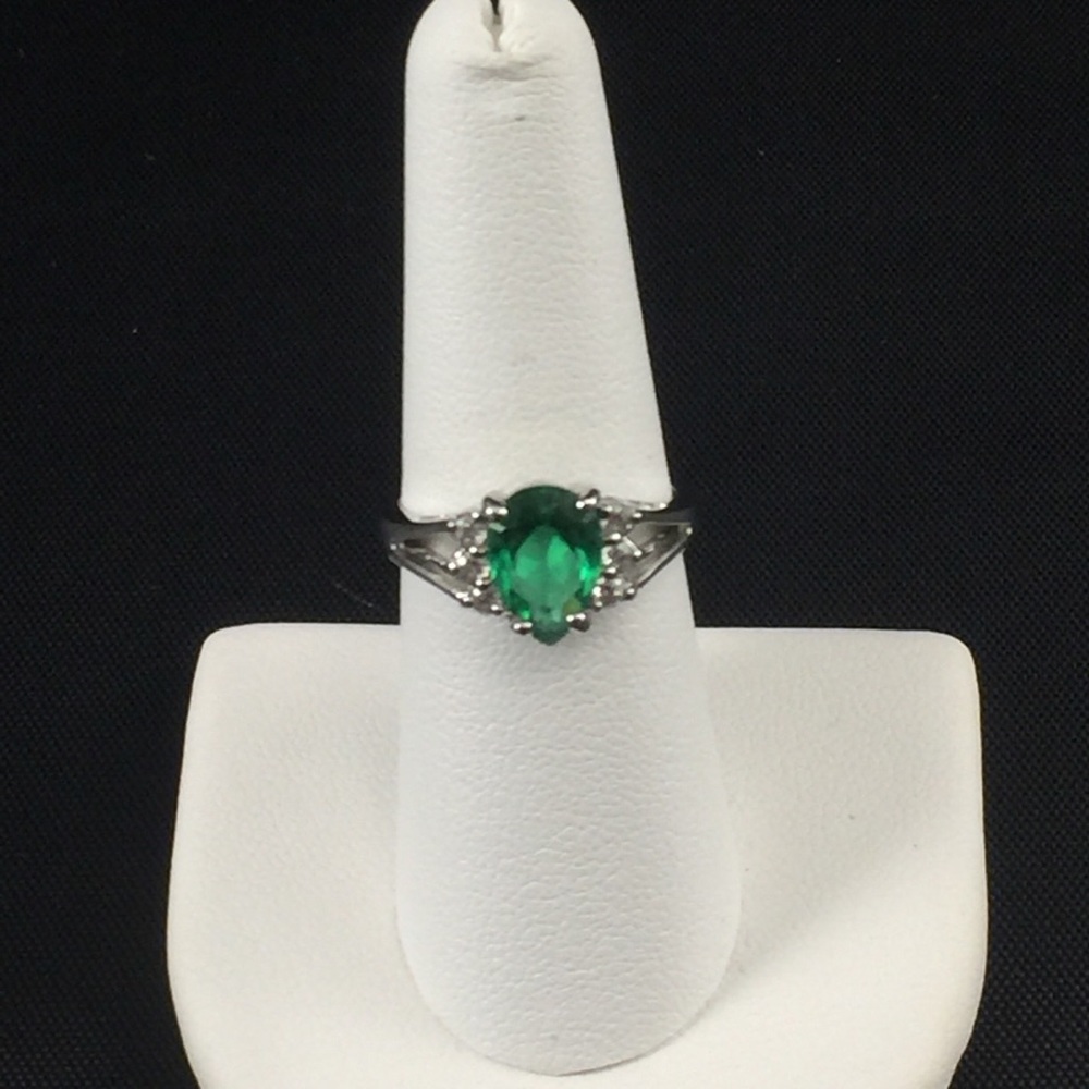 Emerald green CZ ring, sterling silver